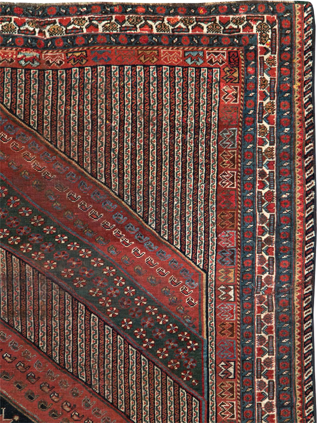 Antique Shiraz Gallery Carpet, No.12036 - Galerie Shabab