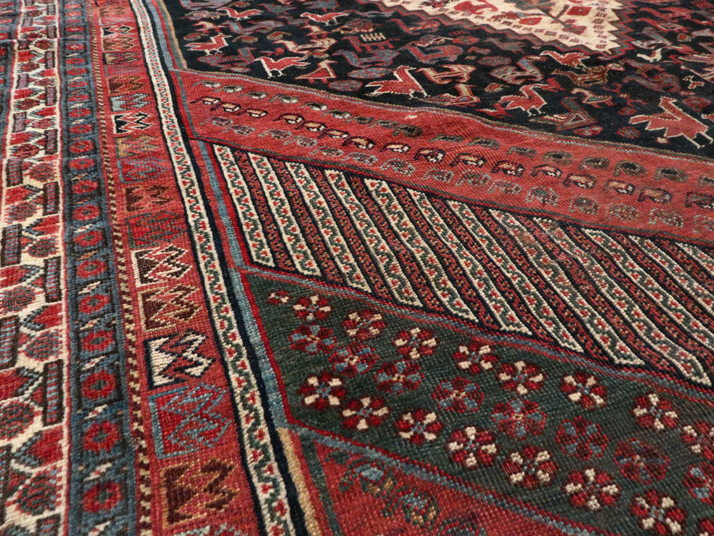 Antique Shiraz Gallery Carpet, No.12036 - Galerie Shabab