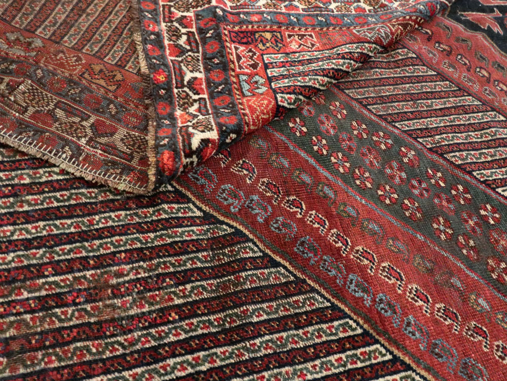 Antique Shiraz Gallery Carpet, No.12036 - Galerie Shabab