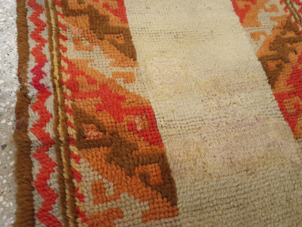 Vintage Continental European Throw Rug, No.12153 - Galerie Shabab