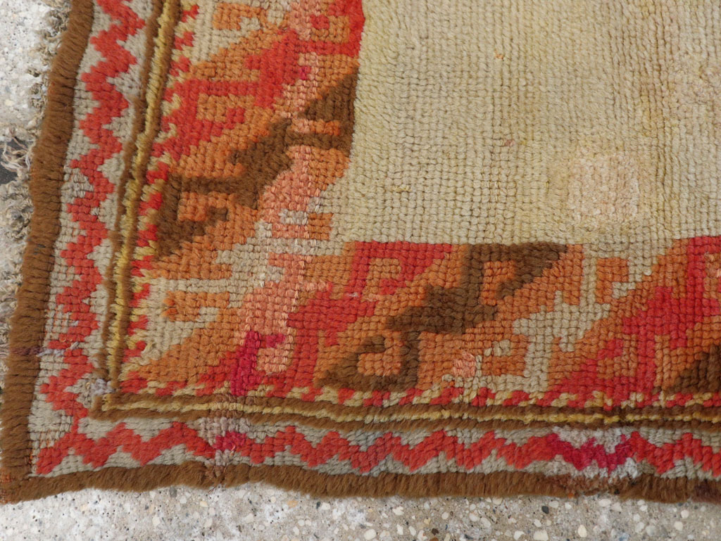 Vintage Continental European Throw Rug, No.12153 - Galerie Shabab