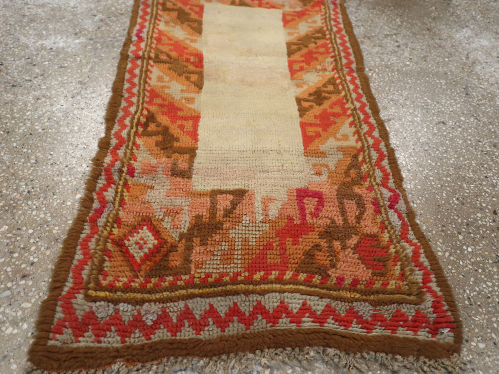 Vintage Continental European Throw Rug, No.12153 - Galerie Shabab