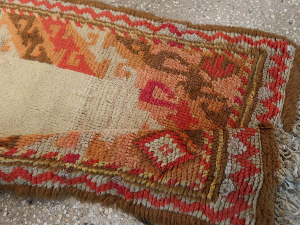 Vintage Continental European Throw Rug, No.12153 - Galerie Shabab