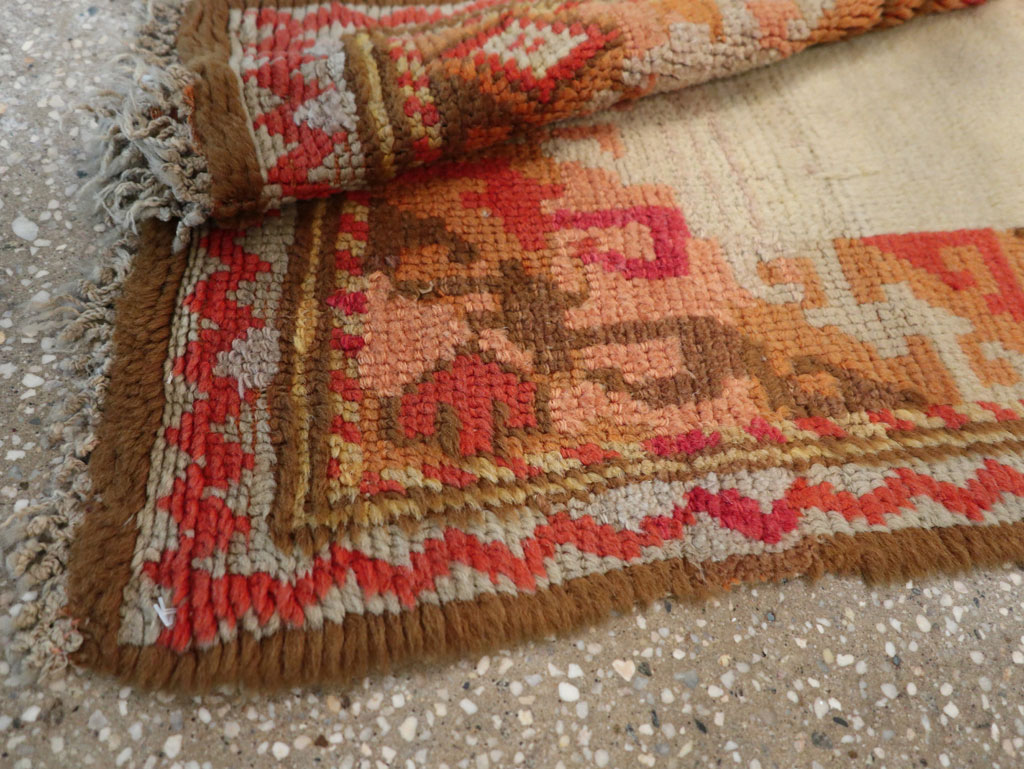 Vintage Continental European Throw Rug, No.12153 - Galerie Shabab