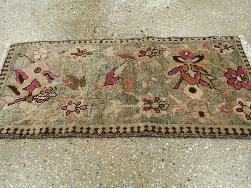 Vintage Persian Bakhtiari Rug, No.12213 - Galerie Shabab