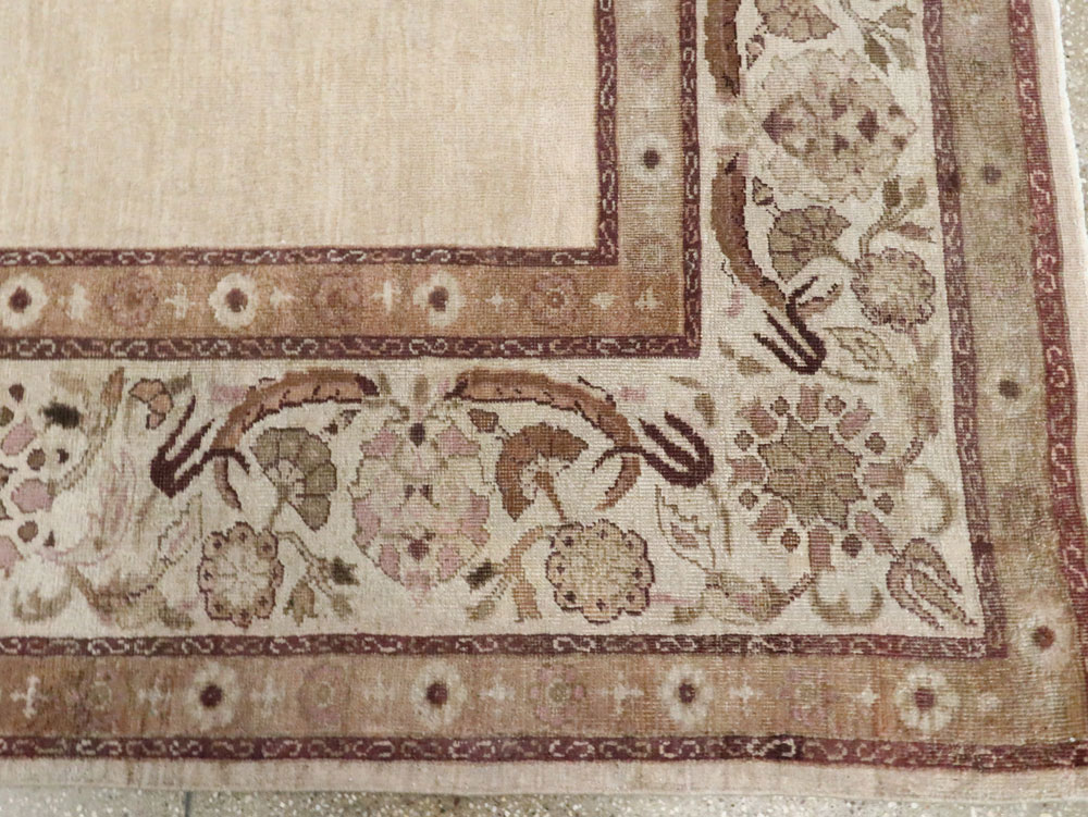 Antique Indian Agra Rug, No.12265 - Galerie Shabab
