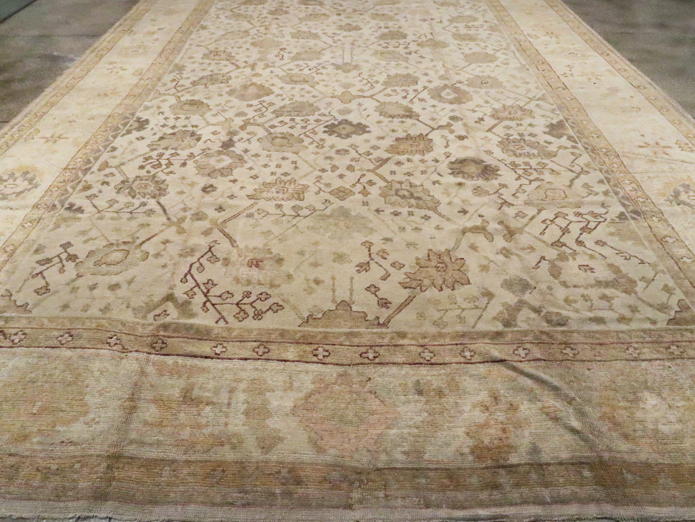 Antique Turkish Oushak Rug, No.12287 - Galerie Shabab