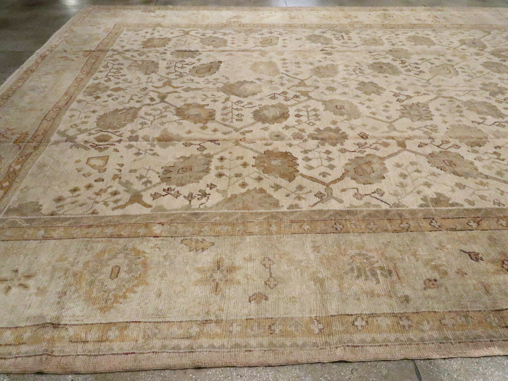 Antique Turkish Oushak Rug, No.12287 - Galerie Shabab