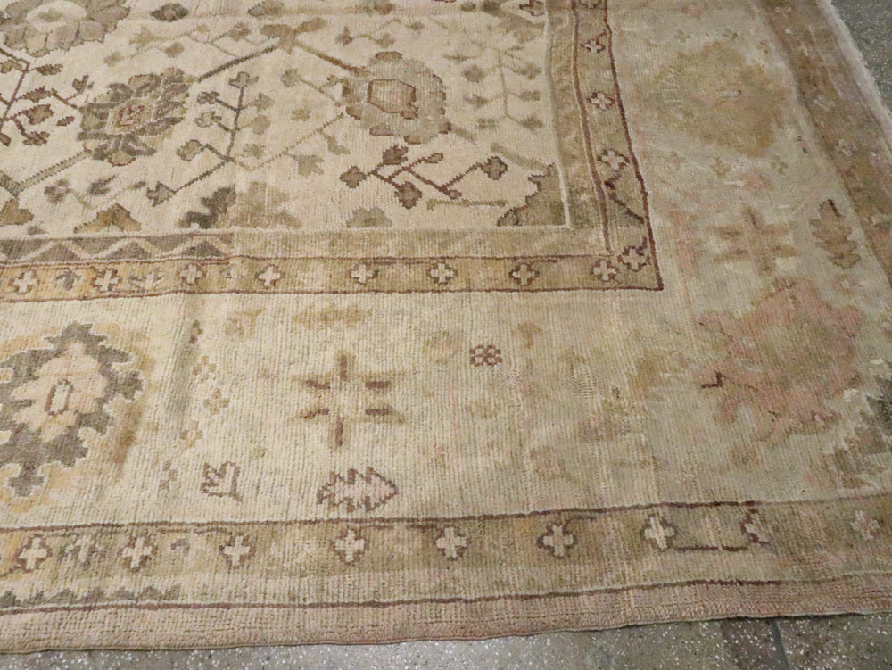 Antique Turkish Oushak Rug, No.12287 - Galerie Shabab