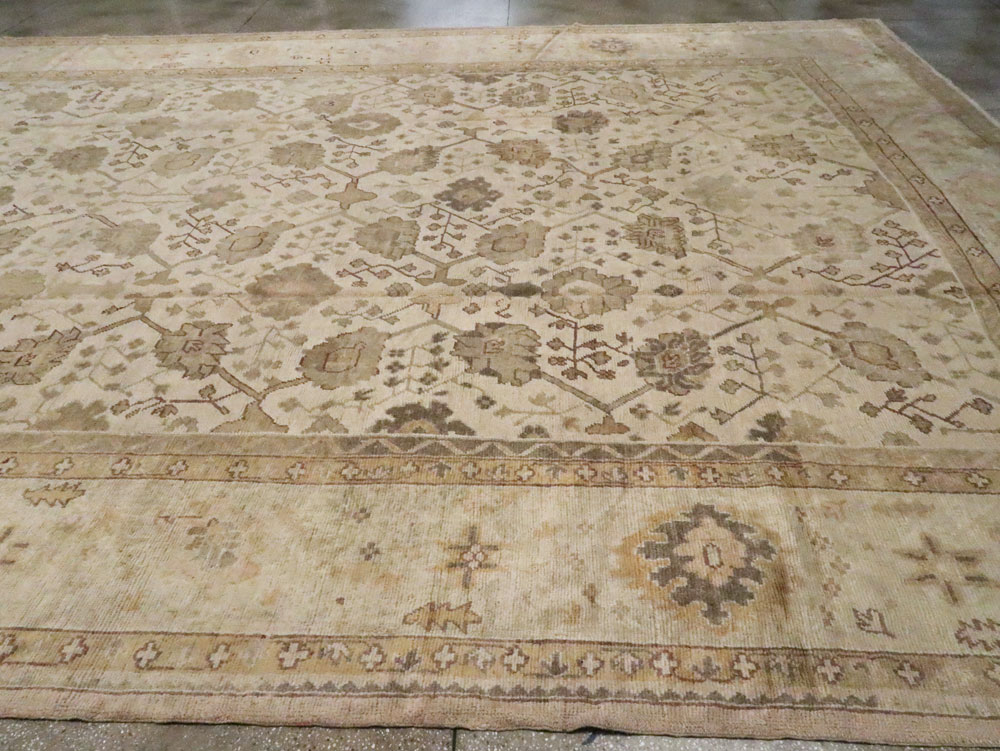 Antique Turkish Oushak Rug, No.12287 - Galerie Shabab