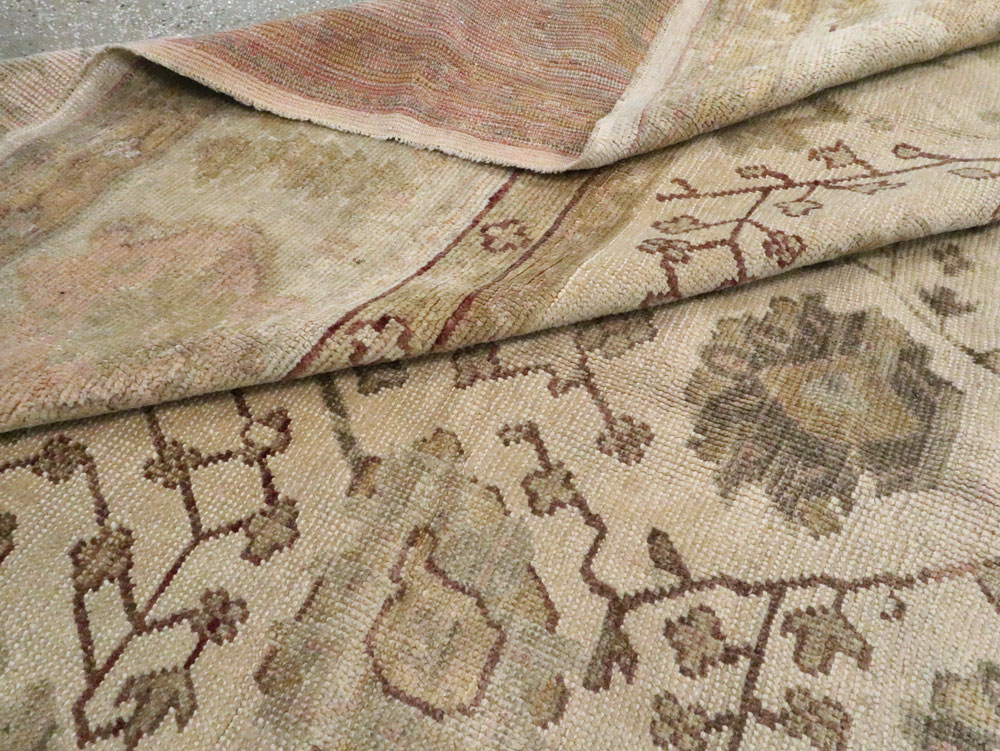 Antique Turkish Oushak Rug, No.12287 - Galerie Shabab