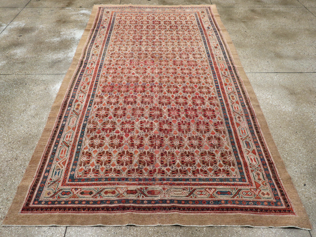 Antique Serab Gallery Rug, No.12371 - Galerie Shabab