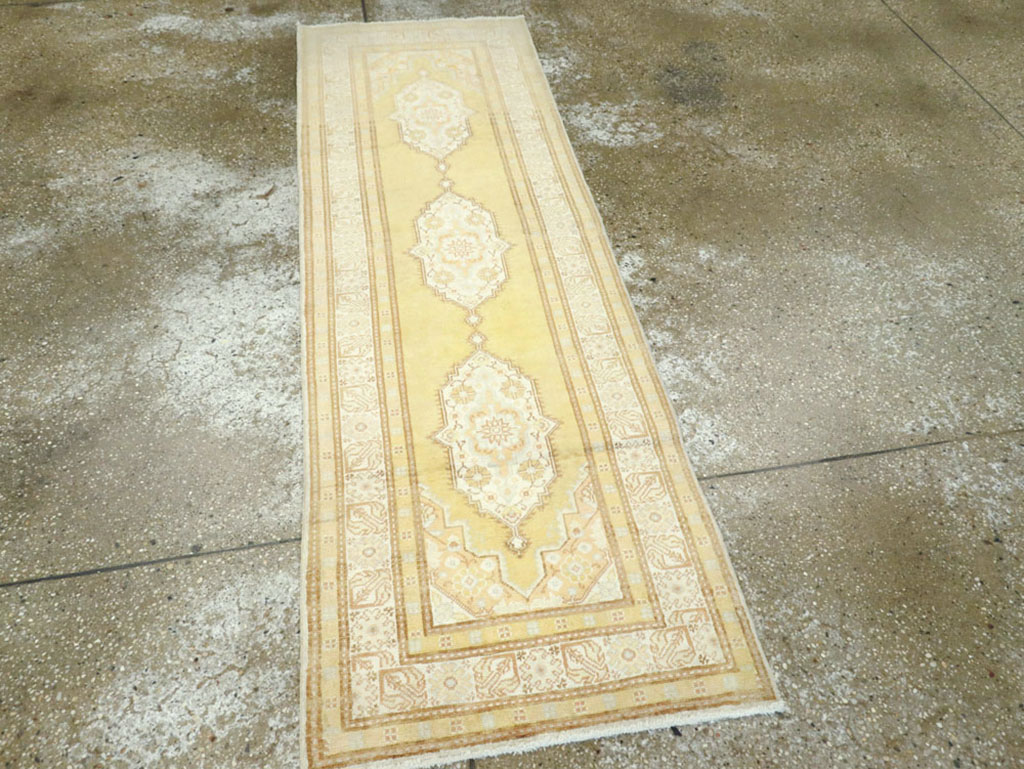 Vintage Turkish Sivas Runner, No.12434 - Galerie Shabab