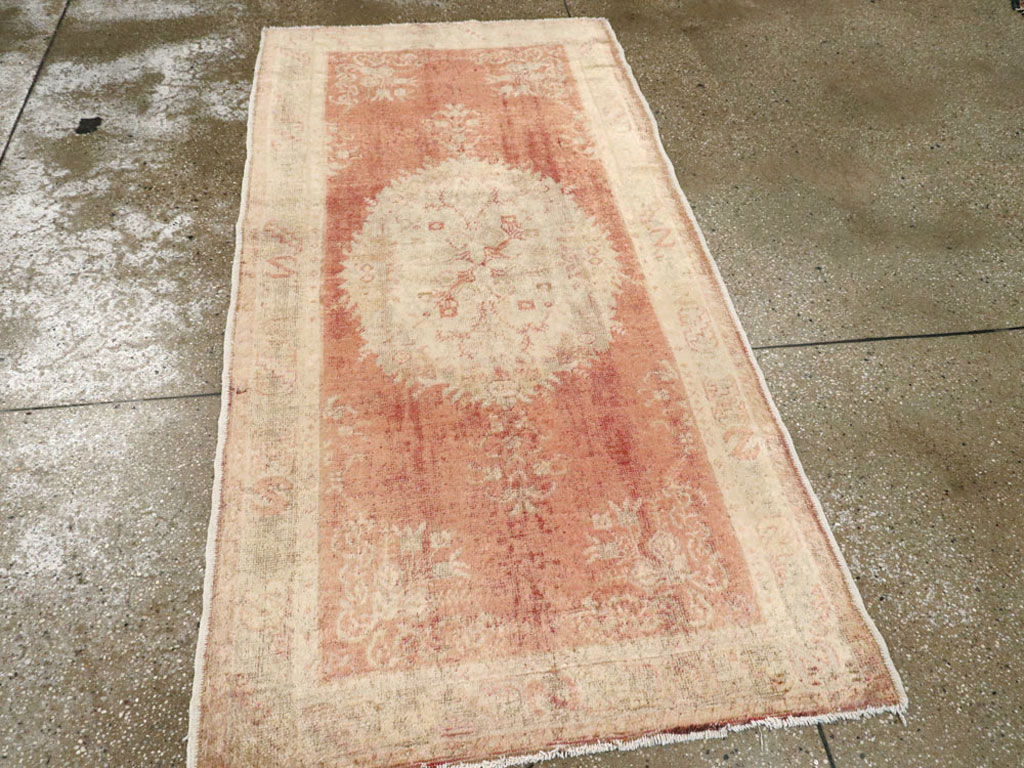 Antique Turkish Oushak Rug, No.12662 - Galerie Shabab