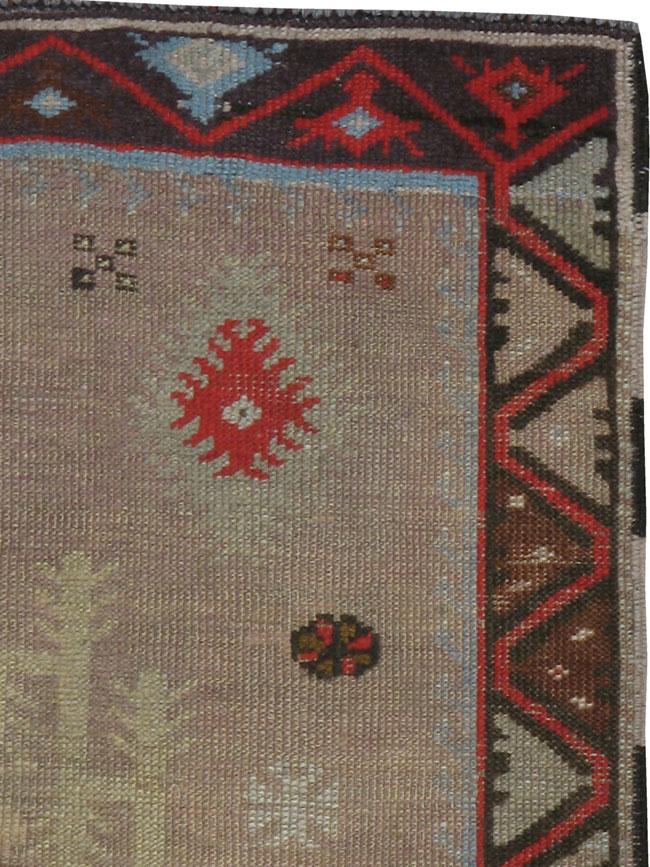 Antique Ghiordes Rug, No.12706 - Galerie Shabab