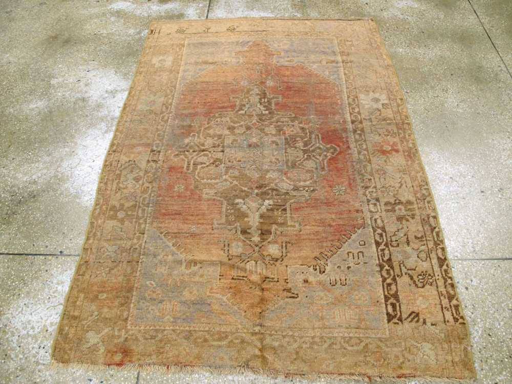 Antique Turkish Oushak Rug, No.12796 - Galerie Shabab