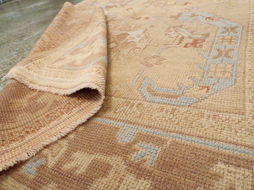 Antique Turkish Oushak Rug, No.12879 - Galerie Shabab