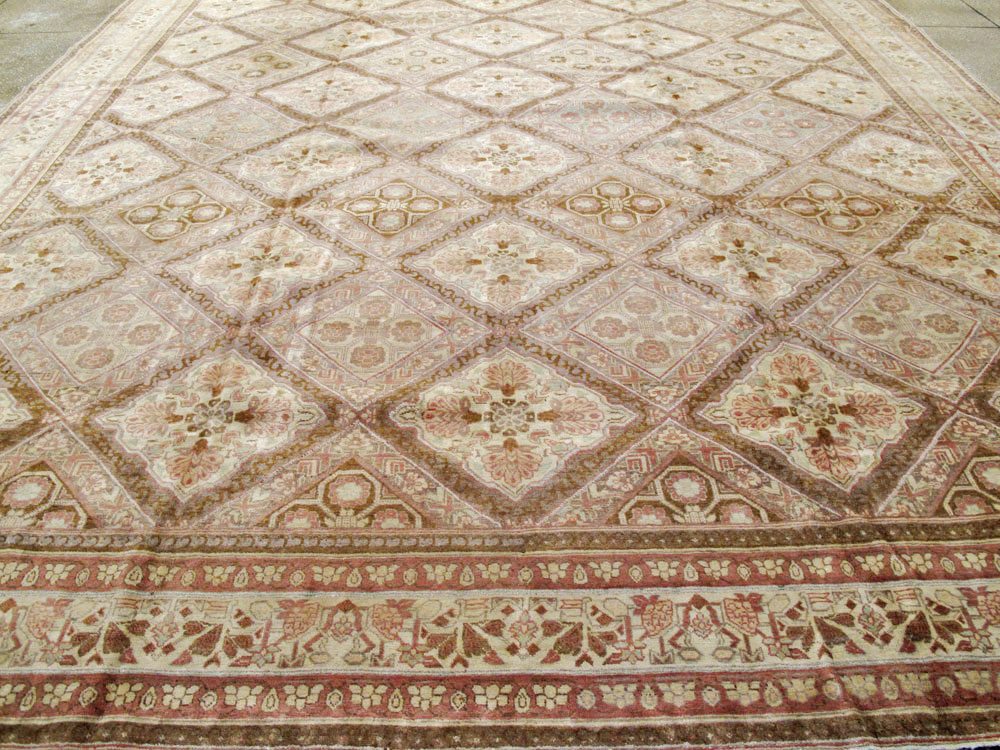 Antique Persian Tabriz Rug, No.13055 - Galerie Shabab