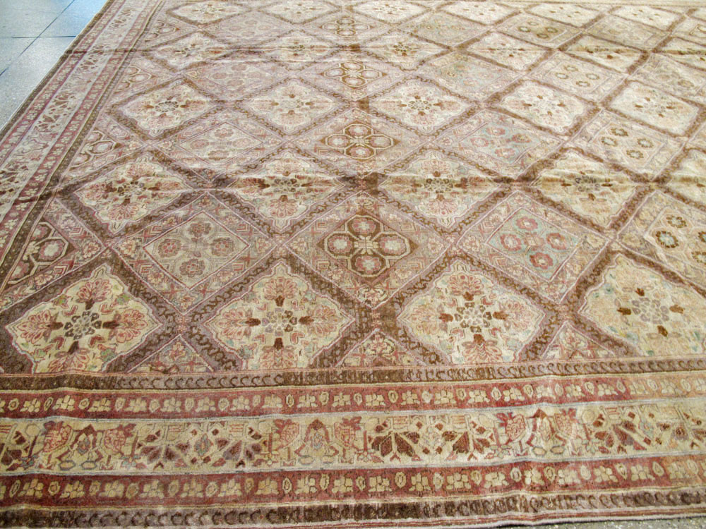Antique Persian Tabriz Rug, No.13055 - Galerie Shabab