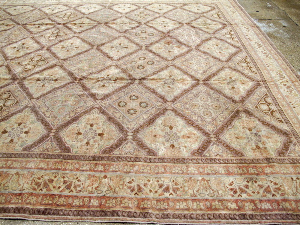 Antique Persian Tabriz Rug, No.13055 - Galerie Shabab