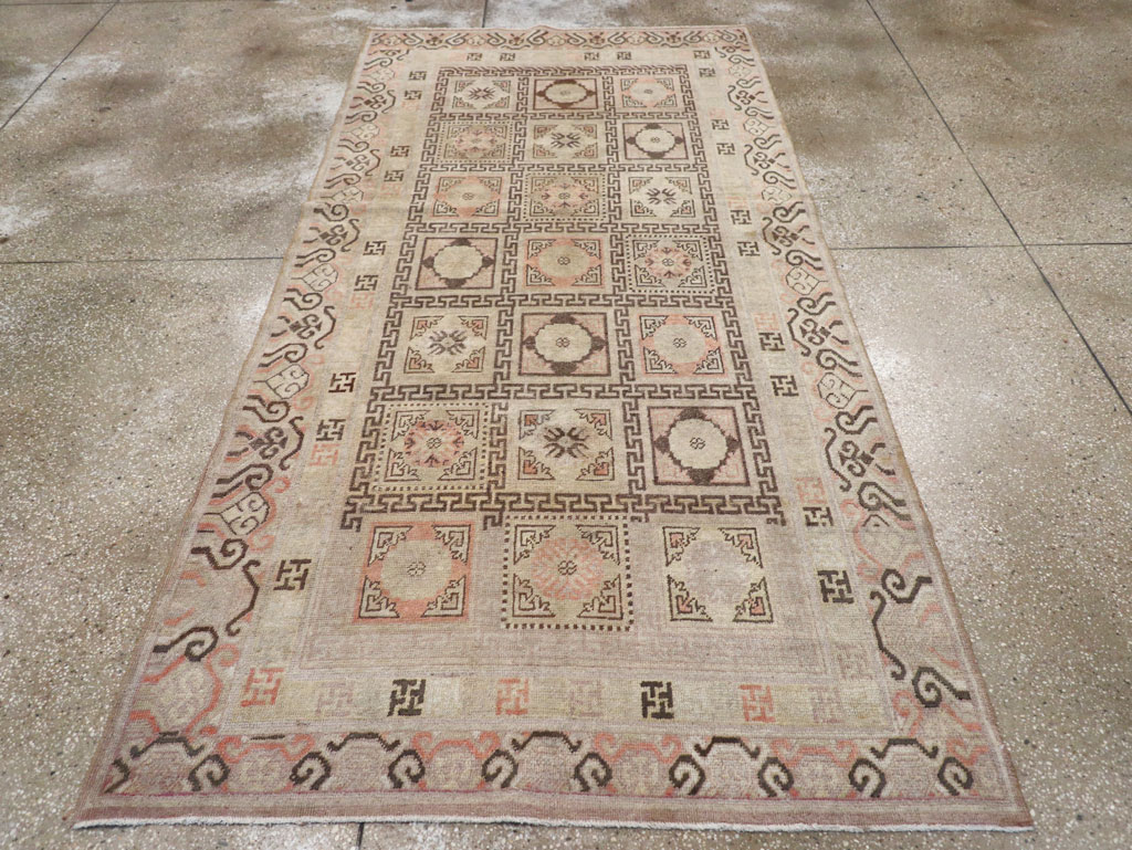 Antique East Turkestan Khotan Gallery Rug, No.13063 - Galerie Shabab