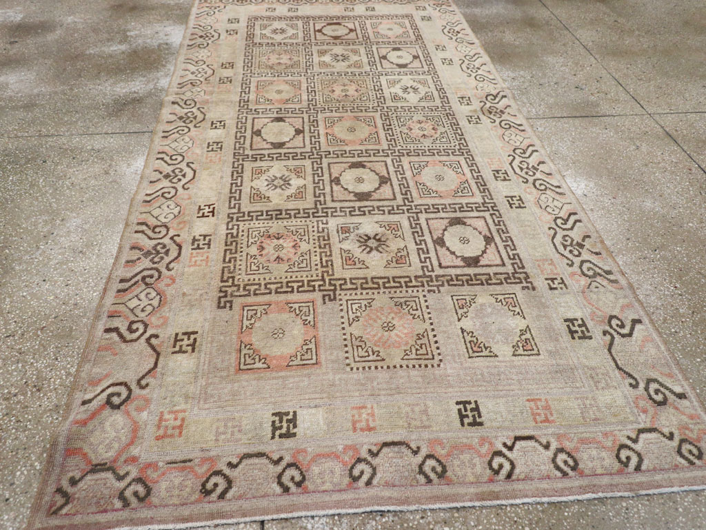 Antique East Turkestan Khotan Gallery Rug, No.13063 - Galerie Shabab