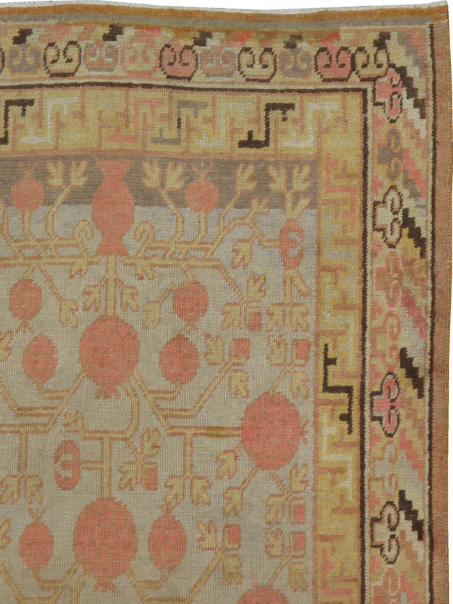 Antique Khotan Gallery Carpet, No.13065 - Galerie Shabab