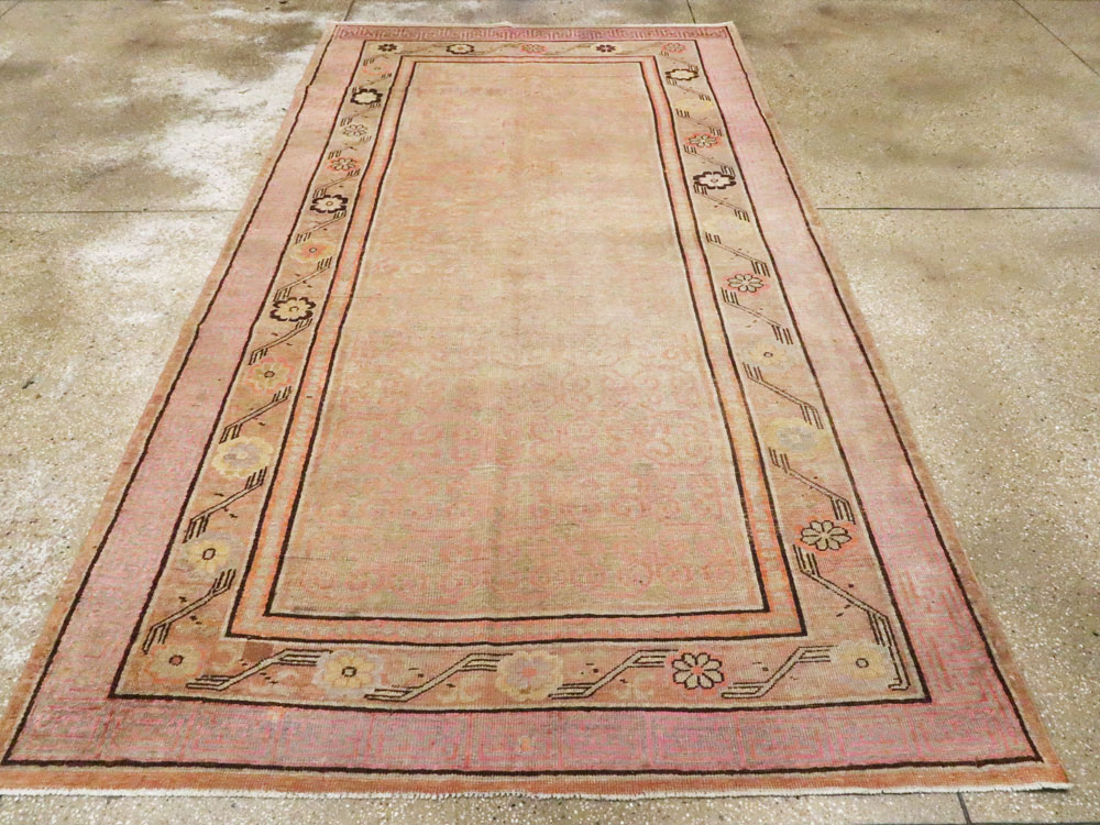 Antique East Turkestan Khotan Gallery Rug, No.13066 - Galerie Shabab