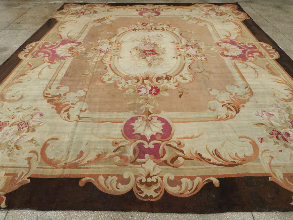 Antique French Aubusson Rug, No.13089 - Galerie Shabab