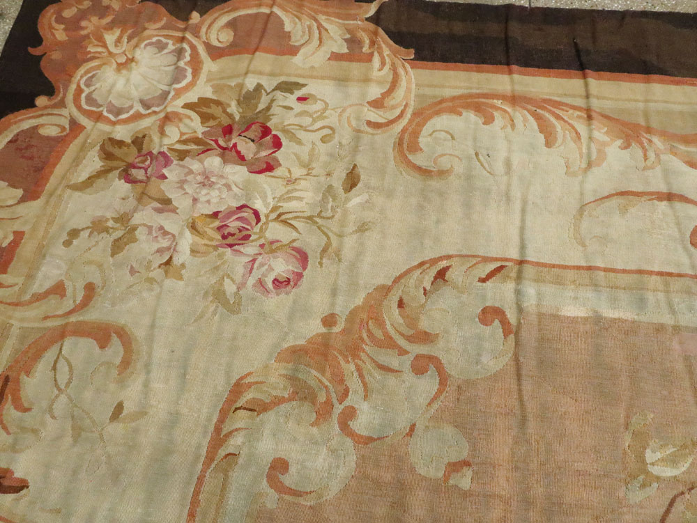 Antique French Aubusson Rug, No.13089 - Galerie Shabab