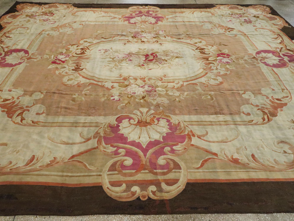 Antique French Aubusson Rug, No.13089 - Galerie Shabab
