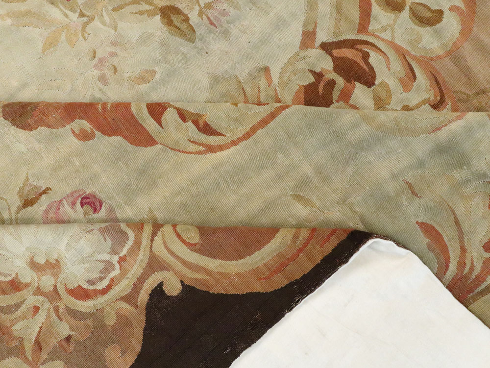 Antique French Aubusson Rug, No.13089 - Galerie Shabab