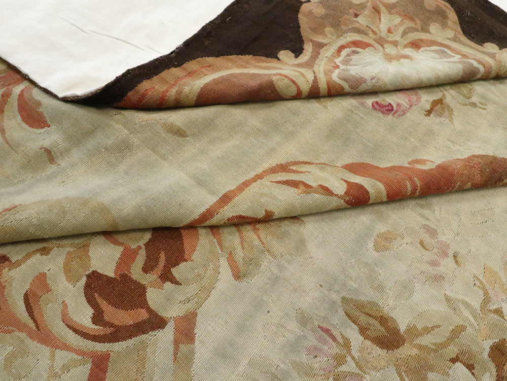 Antique French Aubusson Rug, No.13089 - Galerie Shabab