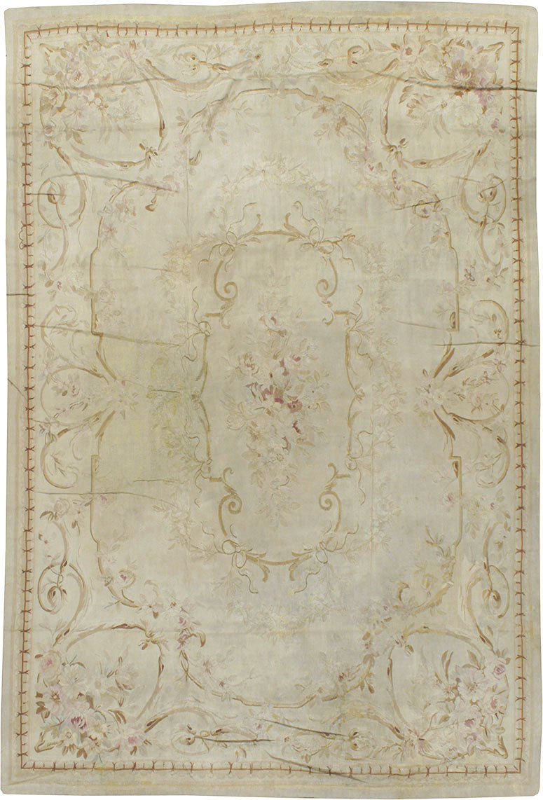 Antique French Aubusson Rug, No.13096 - Galerie Shabab