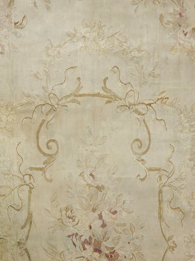 Antique French Aubusson Rug, No.13096 - Galerie Shabab