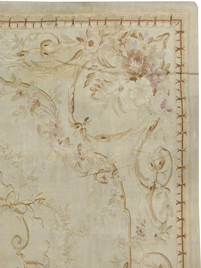 Antique French Aubusson Rug, No.13096 - Galerie Shabab