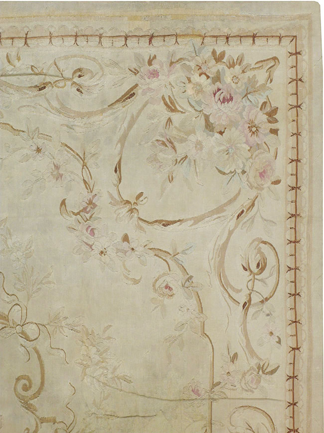 Antique French Aubusson Rug, No.13096 - Galerie Shabab