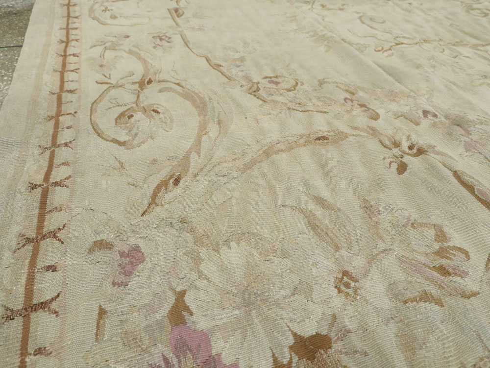 Antique French Aubusson Rug, No.13096 - Galerie Shabab