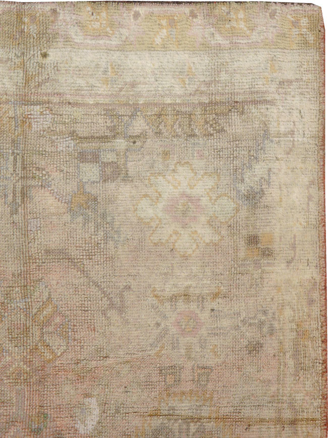 Antique Turkish Oushak Rug, No.13164 - Galerie Shabab