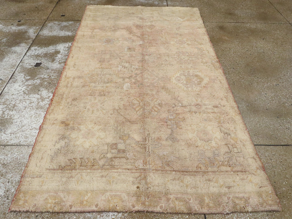 Antique Turkish Oushak Rug, No.13164 - Galerie Shabab