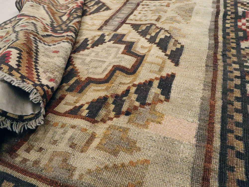 Antique Russian Bessarabian Accent Carpet, No.13227 - Galerie Shabab