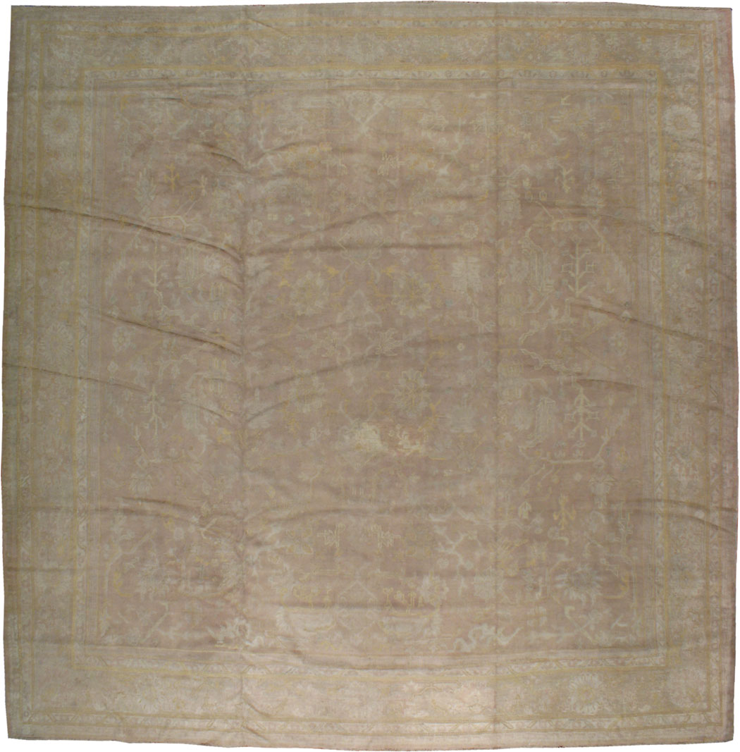 An Oushak Square Carpet, No.13241 - Galerie Shabab