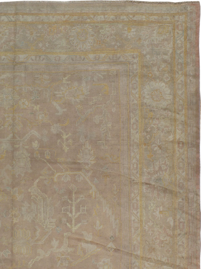 An Oushak Square Carpet, No.13241 - Galerie Shabab
