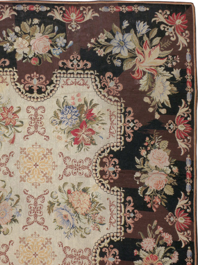 Antique English Needlepoint Rug, No.13325 - Galerie Shabab