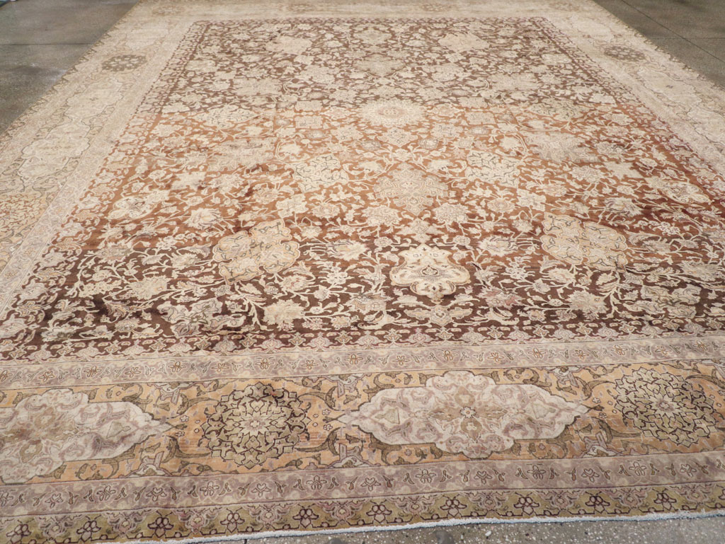 A Tabriz Carpet, No.13329 - Galerie Shabab