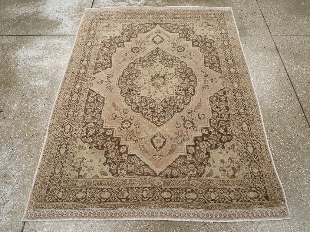 Antique Persian Tabriz Rug, No.13360 - Galerie Shabab