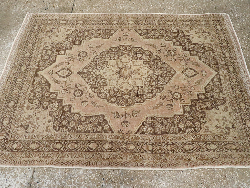 Antique Persian Tabriz Rug, No.13360 - Galerie Shabab