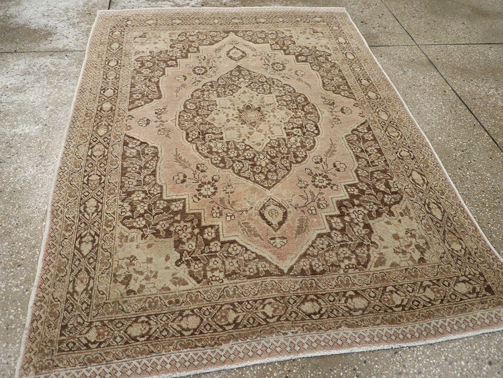 Antique Persian Tabriz Rug, No.13360 - Galerie Shabab