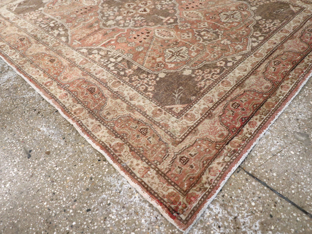 Antique Persian Tabriz Rug, No.13361 - Galerie Shabab