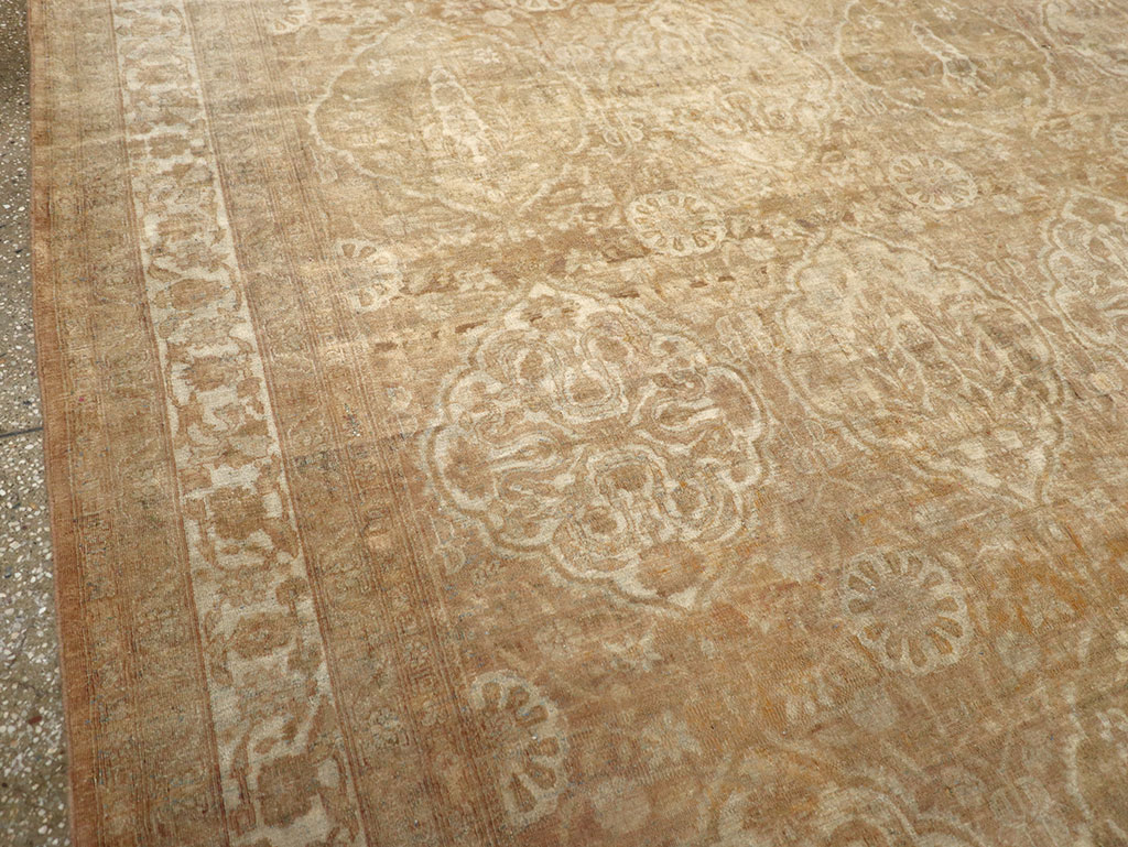 Antique Indian Agra Square Room Size Carpet, No.13455 - Galerie Shabab